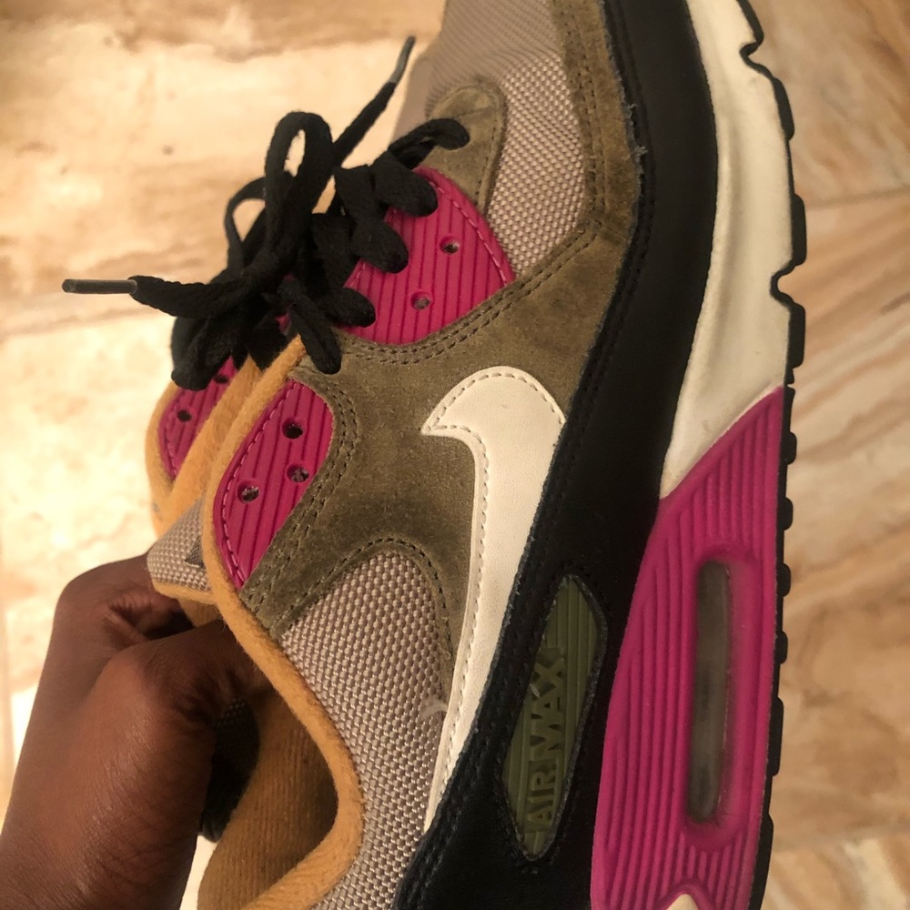 Size 8 women’s Nike airmax